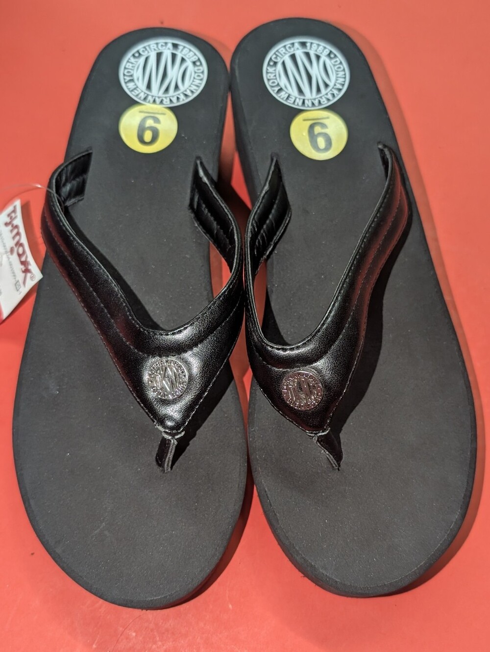 DKNY Donna Karan NY Platform Wedge Flip Flops Sandals Black Logo Size 9 NWT New - Picture 1 of 5